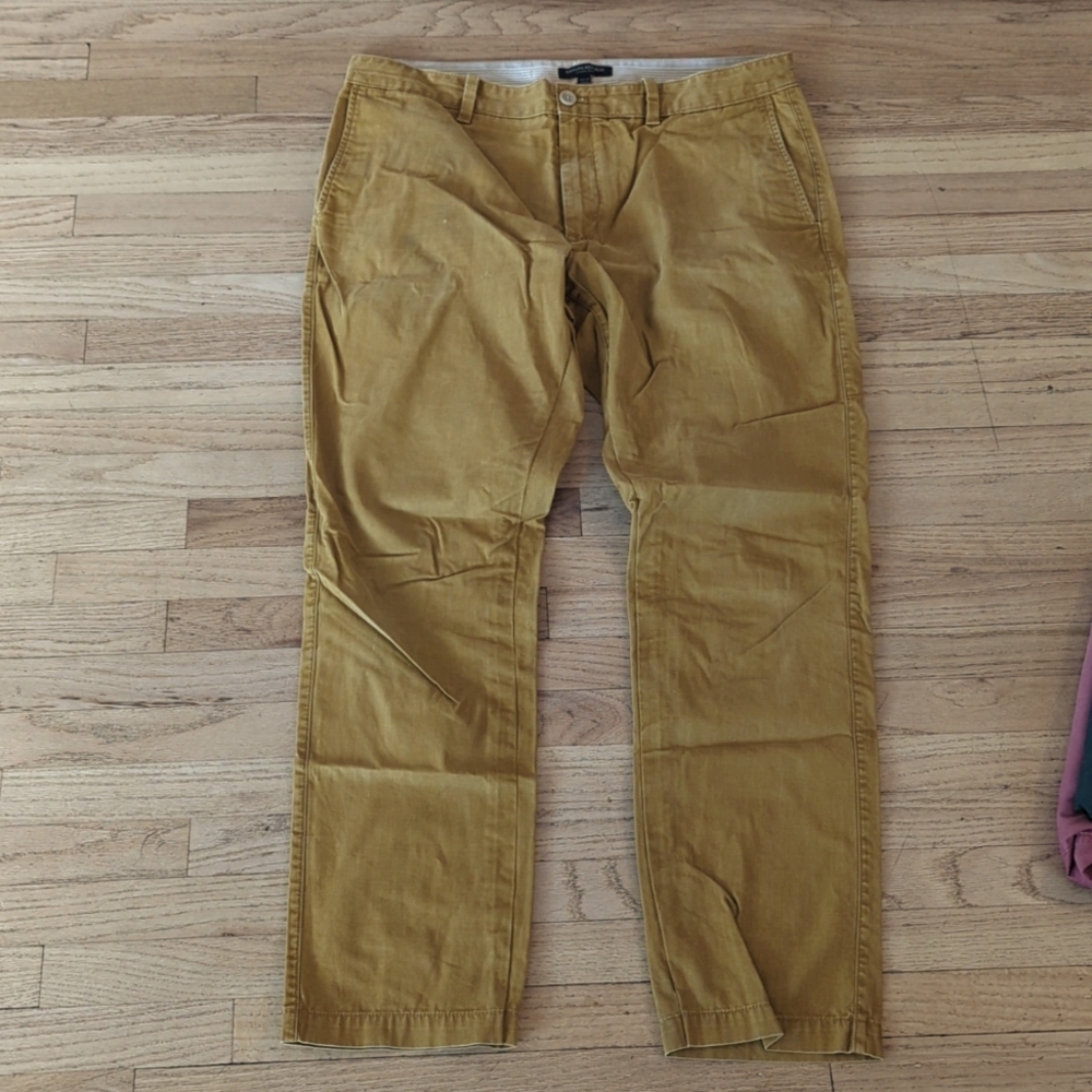 Men's banana Republic yellow gold pants size 36x32